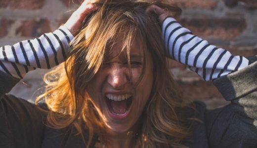 子育てのイライラ、赤ちゃんが泣き止まないとつい怒ってしまうのが嫌